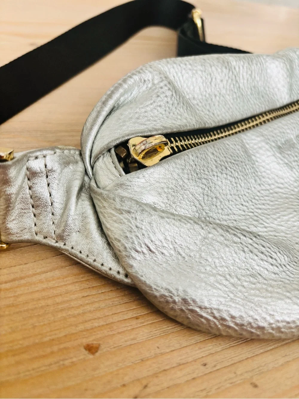 Aimee Kestenberg Metallic Silver Leather Belt Bag Fanny Pack Crossbody - Picture 3 of 8
